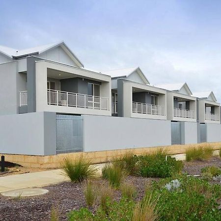 Modern Luxury 1 Bedroom Apartment - Walk To The Shops! Free Wifi Clarkson Buitenkant foto