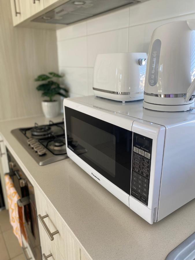 Modern Luxury 1 Bedroom Apartment - Walk To The Shops! Free Wifi Clarkson Buitenkant foto