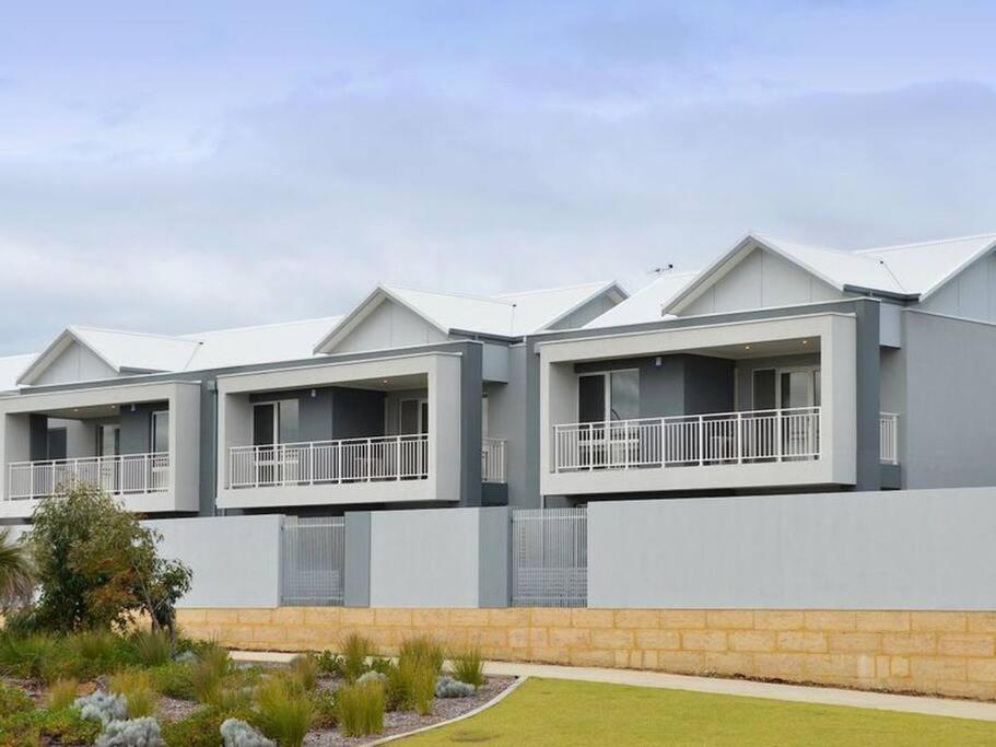 Modern Luxury 1 Bedroom Apartment - Walk To The Shops! Free Wifi Clarkson Buitenkant foto